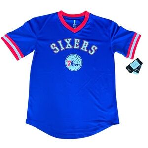 Youth XL 18/20 Philadelphia NBA 76ers No Player V-Neck T-Shirt Jersey NWT Blu/Rd